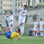 Las Palmas Atlético sigue mandado en el grupo segunda de la Segunda División B tras vencer de forma cómoda al Real Madrid C. Las jugadas ensayadas fueron clave para el conjunto de Víctor Afonso, que le saca cinco puntos al segundo clasificado. Leo, Carlos y Ayoze Placeres hicieron los goles del líder. Vea la fotogalería.