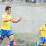 Las Palmas Atlético sigue mandado en el grupo segunda de la Segunda División B tras vencer de forma cómoda al Real Madrid C. Las jugadas ensayadas fueron clave para el conjunto de Víctor Afonso, que le saca cinco puntos al segundo clasificado. Leo, Carlos y Ayoze Placeres hicieron los goles del líder. Vea la fotogalería.