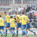 Las Palmas Atlético sigue mandado en el grupo segunda de la Segunda División B tras vencer de forma cómoda al Real Madrid C. Las jugadas ensayadas fueron clave para el conjunto de Víctor Afonso, que le saca cinco puntos al segundo clasificado. Leo, Carlos y Ayoze Placeres hicieron los goles del líder. Vea la fotogalería.