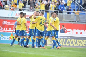 El equipo celebra el tanto de Carlos Aranda ante el Sporting / Samuel Sánchez (udlaspalmas.net)