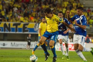 Valerón estuvo constantemente vigilado durante todo el partido / UDLASPALMAS.NET