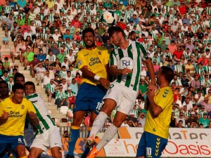 Aythami Artiles, en una acción de la ida en el Nuevo Arcángel / Luis Alguacil, cordobadeporte.com