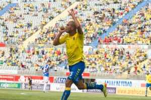 Aranda celebra el primer tanto amarillo / Daniel Cáceres (udlaspalmas.net)