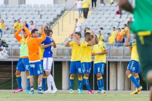 La afición y el equipo se reconciliaron al final del partido / Daniel Cáceres (udlaspalmas.net)