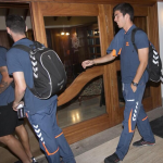 Tras el entrenamiento vespertino los jugadores de la Unión Deportiva Las Palmas han quedado concentrados en el Hotel de Bandama en la noche previa al día del juicio final. La gran novedad de la convocatoria es la incorporación del central tinerfeño Carlos Gutiérrez, del que Josico ha deslizado que podría tener participación. Con el objetivo