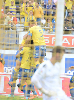 Celebración del gol ante el Sporting en el partido de vuelta / Samuel Sánchez (udlaspalmas.net)
