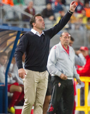 Josico hace una indicación / Daniel Cáceres (udlaspalmas.net)