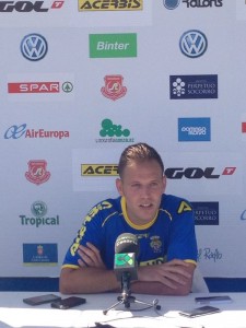 Dani Castellano en rueda de prensa / udlaspalmas.net