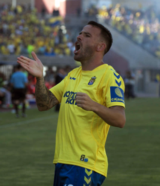 Apoño celebra el 1-0 ante el Córdoba, el día en el que se vio truncado el ascenso / Samuel Sánchez (udlaspalmas.net)