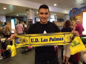 Marcelo Silva con la bufanda de la UD Las Palmas / Web oficial