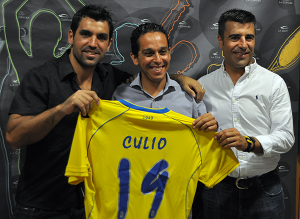 Culio, junto al gerente del club La Cornisa y Nico Rodríguez / udlaspalmas.net