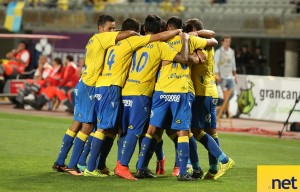 Los amarillos celebran un tanto en el Gran Canaria / Toño Suárez (udlaspalmas.net)