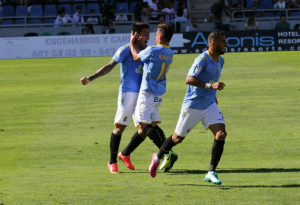 Araujo celebra el tanto de Momo / El Dorsal - udlaspalmas.net