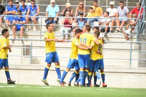 Los futbolistas celebran el tanto de Manu Dimas / Samuel Sánchez (udlaspalmas.net)