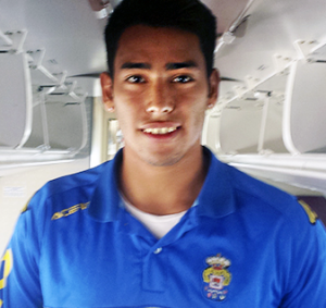 Araujo, en el avión Binter que llevó a la la Unión Deportiva Las Palmas a Tenerife / ElDorsal.com