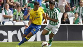 Hernán lucha por el esférico frente a un rival / Foto: LFP.