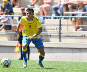 José Artiles en una acción del partido frente al Trival Valderas / Samuel Sánchez (udlaspalmas.net)