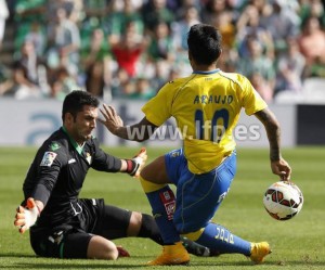 Sergio Araujo, en una acción del partido / LFP
