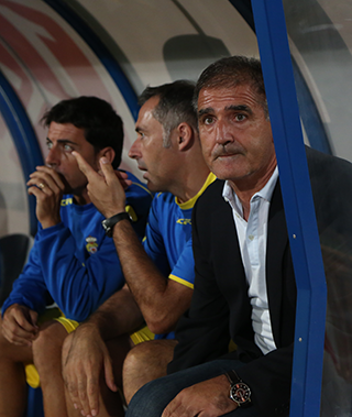 Paco Herrera junto a Ángel Rodríguez y Javi Guerrero / Toño Suárez (udlaspalmas.net)