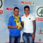 El jugador argentino se muestra muy agradecido por el cariño que está recibiendo por parte de la afición, a la que espera seguir respondiendo con goles. Se entregaron 15 abonos en un concurso que obtuvo una gran participación: más de 20.000 personas. El jugador de la Unión Deportiva Las Palmas, Sergio Araujo, se dio un