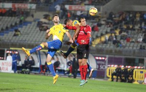 La defensa del Mirandés ganó todos los balones divididos / Toño Suárez (udlaspalmas.net)