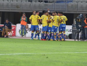 Celebración del tanto de Hernán Santana, el segundo de su cuenta particular / Toño Suárez (udlaspalmas.net)