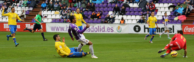 Casto realizó esta parada a Jeffren con el 1-0 para dar oxígeno a los amarillos / LFP