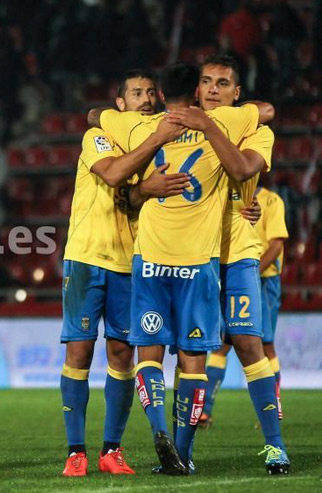Abrazo entre los futbolistas al término del partido / LFP.es