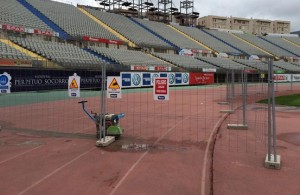 Este martes se iniciaron las obras de acercamiento de las gradas al césped del Estadio de Gran Canaria / udlaspalmas.net