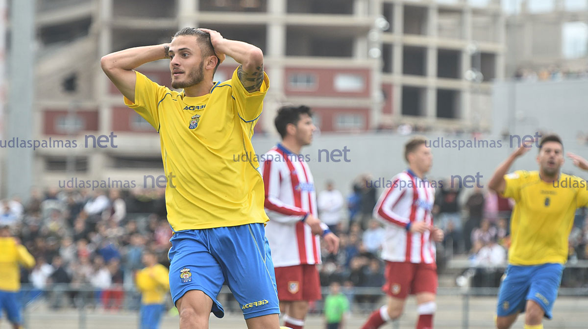 José Artiles lamenta una ocasión fallada / Samuel Sánchez (udlaspalmas.net)