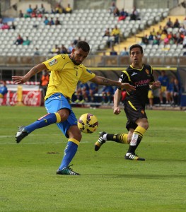 Volea de Nauzet en el 2-1 / Toño Suárez (udlaspalmas.net)