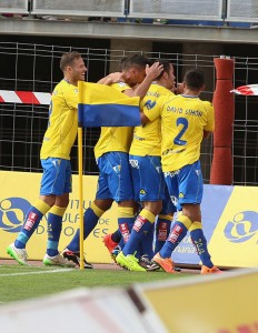 Celebración del gol de Roque Mesa / Toño Suárez (udlaspalmas.net)