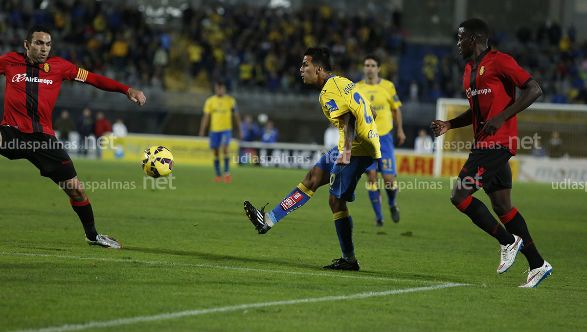 Jonathan Viera, en una acción ante el Mallorca / Toño Suárez (udlaspalmas.net)