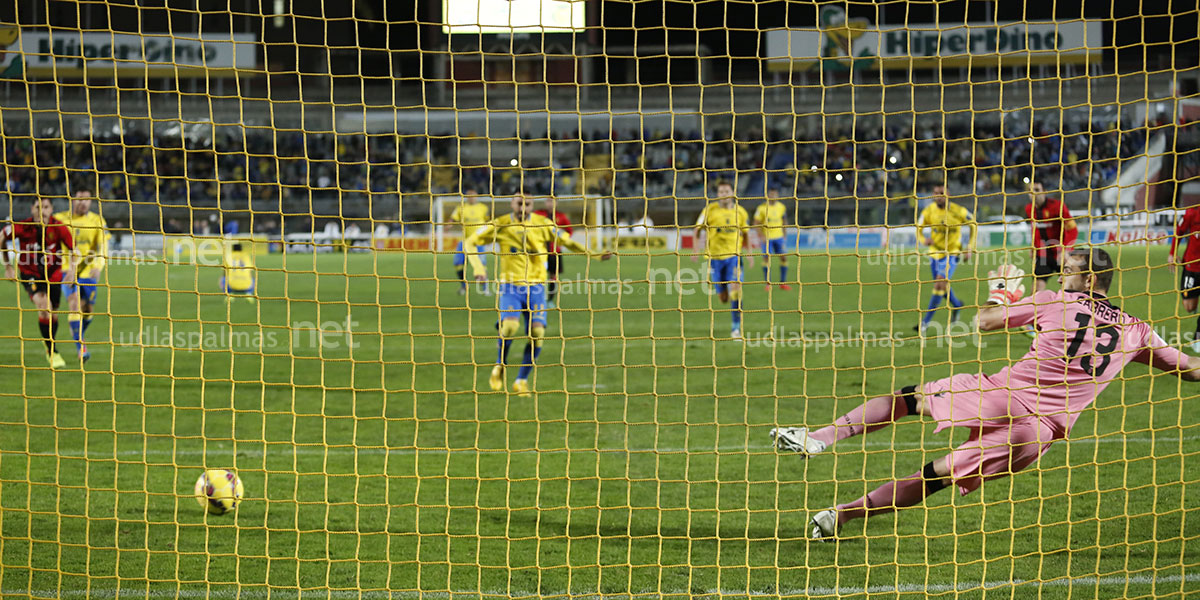 Momento en el que Momo hace el 2-1 / Toño Suárez (udlaspalmas.net)