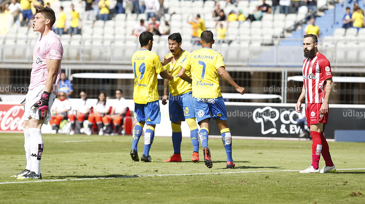 Araujo celebra su 16º gol de Liga / Toño Suárez (udlaspalmas.net)