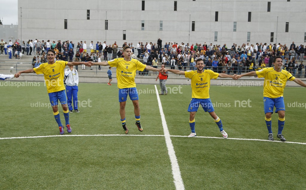 Raúl Alemán celebrando el título de Liga junto a sus compañeros / Toño Suárez (udlaspalmas.net)