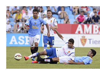 Aythami frena a William José / Real Zaragoza