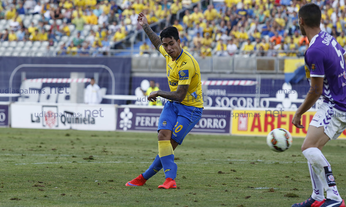 Araujo lo intentó por activa y pasiva / Toño Suárez (udlaspalmas.net)