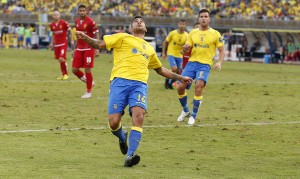 Aythami Artiles, en la acción que significó el gol del ascenso / Toño Suárez (udlaspalmas.net)