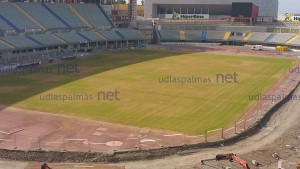 Este martes las obras de acercamiento de las gradas al césped del Estadio de Gran Canaria han seguido avanzando, con un detalle mínimo pero ilusionante. Se ha colocado el primer asiento de color amarillo de la nueva grada inferior de Curva. El 8 de mayo de 2003 fue inaugurado el Estadio de Gran Canaria. Doce