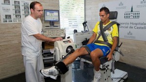 Ángel se rompió los ligamentos cuando jugaba en el Villarreal. | Foto: Villarreal