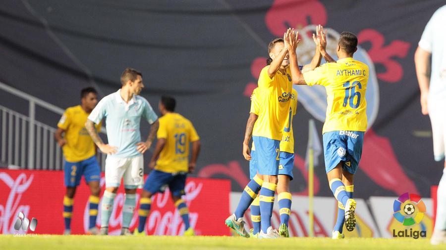 Los jugadores amarillos celebran el tanto de David Simón / LFP.es