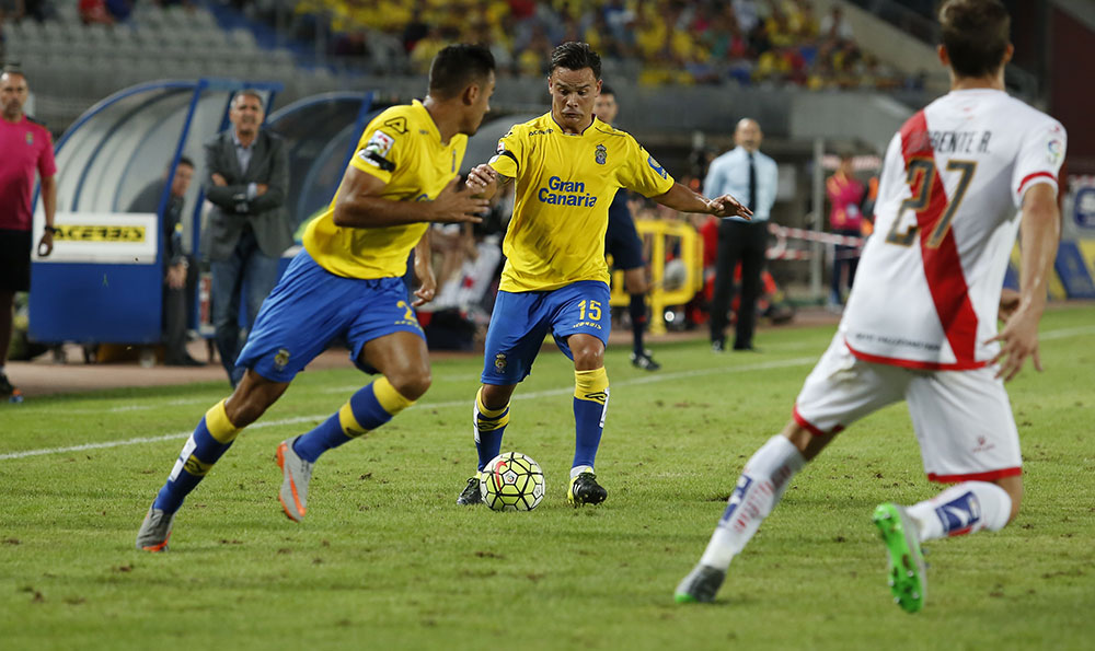 Roque y David Simón, en una acción / Toño Suárez (udlaspalmas.net)