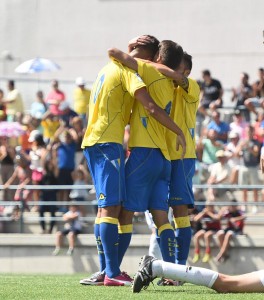 Leo celebra junto a Artiles un gol con el filial / udlaspalmas.net