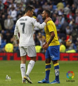 Cristiano Ronaldo junto a Nauzet Alemán. |Foto: LaLiga.