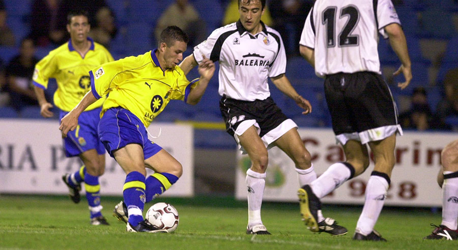 Rubén Castro en la temporada 2003-2004 con la camiseta amarilla