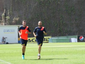 Javi Castellano continúa al margen.