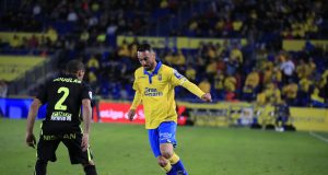 Los dos futbolistas grancanarios dejaron una combinación que maravilló a propios y extraños en el tramo final del choque ante el Sporting de Gijón, a escasos segundos del pitido que concluyese el encuentro. Lejos de perder tiempo para cerrar el partido, Las Palmas se divierte. CONTRACRÓNICA | Hacer del sufrimiento un arte La UD Las