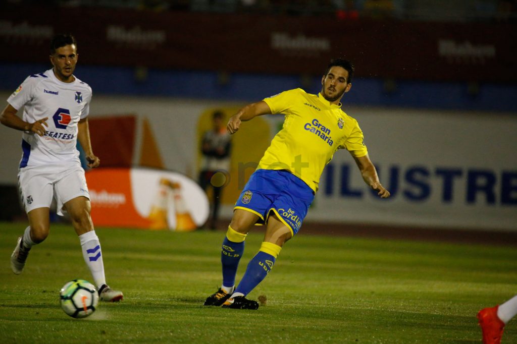 FOTOGALERÍA | Vea las mejores fotografías del triunfo de la UD Las Palmas ante el CD Tenerife. Por Gabriel Jiménez para udlaspalmas.NET. [CRÓNICA] Deciden los genios (2-0) La UD Las Palmas se impuso al Tenerife para hacerse con la VI Copa Mahou tras una segunda parte espléndida donde Jonathan Viera sacó a relucir su varita. En un