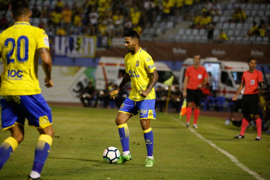 FOTOGALERÍA | Vea las mejores fotografías del triunfo de la UD Las Palmas ante el CD Tenerife. Por Gabriel Jiménez para udlaspalmas.NET. [CRÓNICA] Deciden los genios (2-0) La UD Las Palmas se impuso al Tenerife para hacerse con la VI Copa Mahou tras una segunda parte espléndida donde Jonathan Viera sacó a relucir su varita. En un